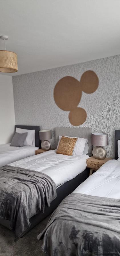 Shm Stays Leicester. Newly Renovated!! 15 Min Drive From City Centre, University. 9 Min Drive To Leicester City Stadium, 5 Min Drive To M1 & M69. 2 Min Walk To Bus Stop. エクステリア 写真