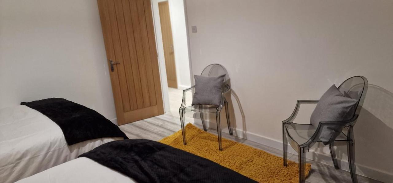 Shm Stays Leicester. Newly Renovated!! 15 Min Drive From City Centre, University. 9 Min Drive To Leicester City Stadium, 5 Min Drive To M1 & M69. 2 Min Walk To Bus Stop. エクステリア 写真