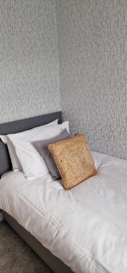 Shm Stays Leicester. Newly Renovated!! 15 Min Drive From City Centre, University. 9 Min Drive To Leicester City Stadium, 5 Min Drive To M1 & M69. 2 Min Walk To Bus Stop. エクステリア 写真