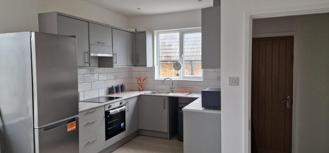 Shm Stays Leicester. Newly Renovated!! 15 Min Drive From City Centre, University. 9 Min Drive To Leicester City Stadium, 5 Min Drive To M1 & M69. 2 Min Walk To Bus Stop. エクステリア 写真