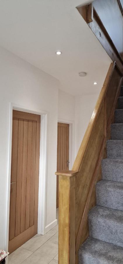 Shm Stays Leicester. Newly Renovated!! 15 Min Drive From City Centre, University. 9 Min Drive To Leicester City Stadium, 5 Min Drive To M1 & M69. 2 Min Walk To Bus Stop. エクステリア 写真