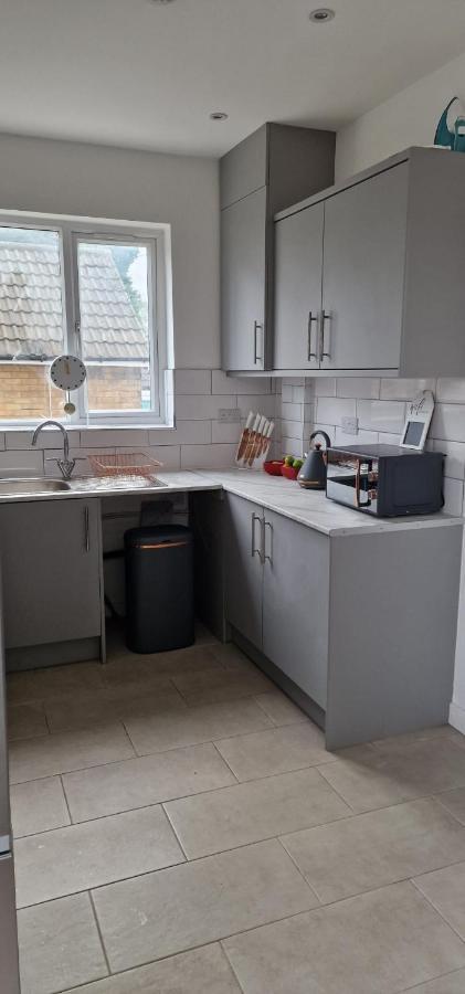Shm Stays Leicester. Newly Renovated!! 15 Min Drive From City Centre, University. 9 Min Drive To Leicester City Stadium, 5 Min Drive To M1 & M69. 2 Min Walk To Bus Stop. エクステリア 写真