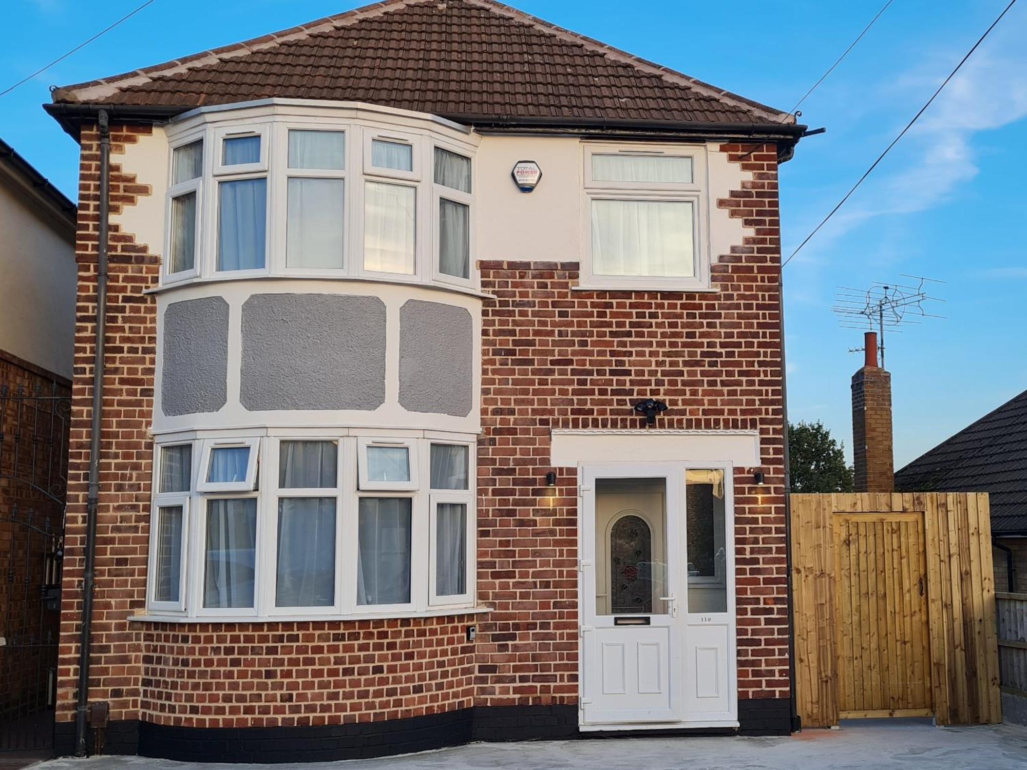 Shm Stays Leicester. Newly Renovated!! 15 Min Drive From City Centre, University. 9 Min Drive To Leicester City Stadium, 5 Min Drive To M1 & M69. 2 Min Walk To Bus Stop. エクステリア 写真